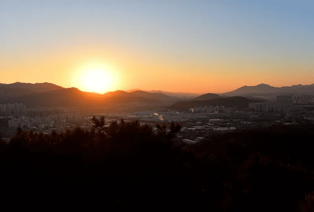🌅 경기도 해돋이 일출 명소 추천 : 도심 가까이서 만나는 새해의 붉은 태양 5 경기도 해돋이 일출 명소 추천